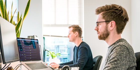 개발팀이 협업하는 워크스페이스 — 업무 자동화